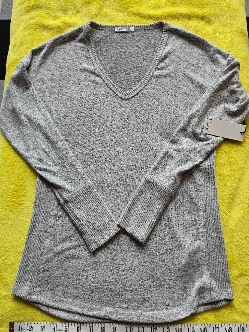 NWT DEX Grey V-neck Pullover Sweater Lightweight Knit size small